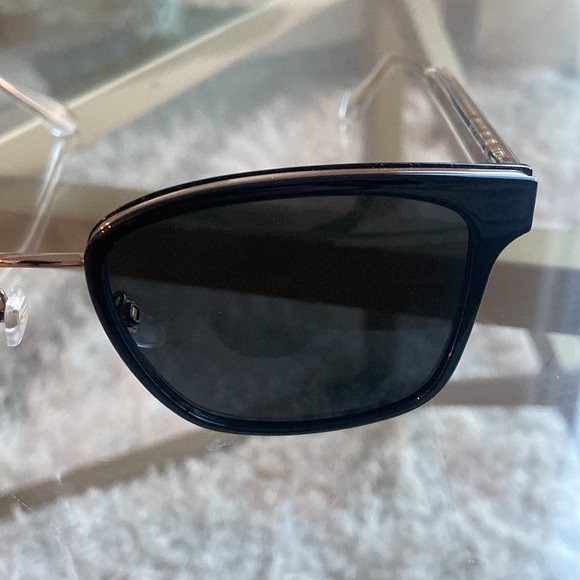 Gucci Sunglasses - Picture 4 of 4